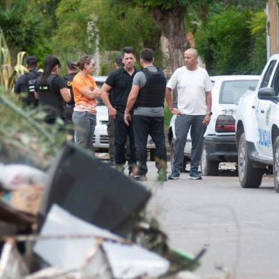Fuerte operativo policial en barrio El Molino: hay dos personas demoradas Fuerte operativo policial en barrio El Molino: hay dos personas demoradas