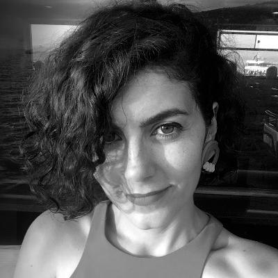 Reklamlar Sayesinde Her Şeyin İçini Boşalttılar | Ülkünur Arslan - Yazar