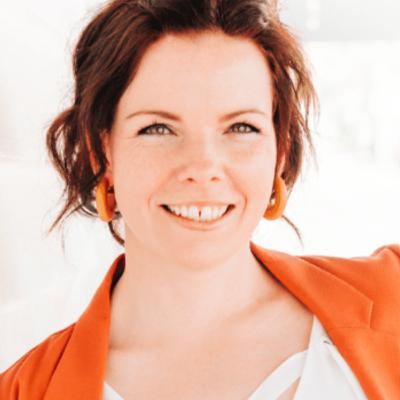 Join us as we talk to Chantelle King about how to ignite and evolve your brand using a holistic blend of brand strategy, design and energy work.