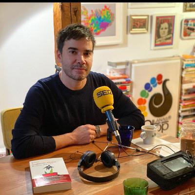 Desayunando con... | El escritor Guillermo Alonso "debería ser gallegosexual"
