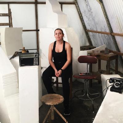 Circular fashion, the value of the stuff we own and carving your own path as a woman - Guest: Ana Carneiro
