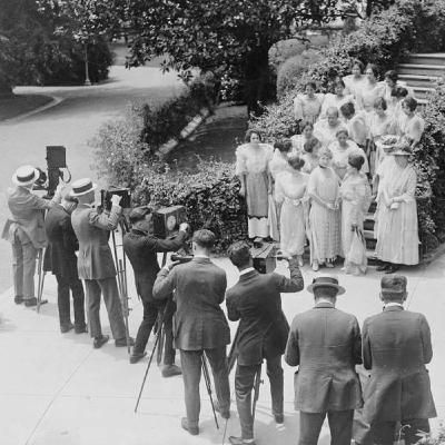 82: PREVIEW. The Philippines' $7.2 Billion "Porcupine" Defense Against China. John Batchelor and Captain James Fanell discuss the Philippines' $7.2 billion Reorizon 3 military modernization plan to become a "porcupine." They are acquiring anti-ship missiles a