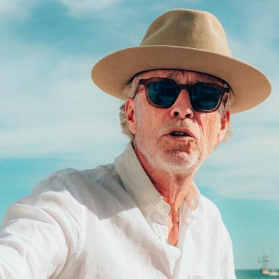 Lisbon’s Dancing Actor: Richard’s Unstoppable Energy at 68