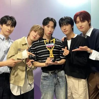 ONEWE Takes 1st-Ever Win On "Show Champion" With "MAZE"; ONEWE Takes 1st-Ever Win On "Show Champion" With "MAZE";