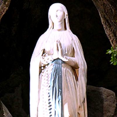 ¿Qué pasa cuando llegas a Lourdes? Esto es lo que vivimos | Podcast Salve María 234