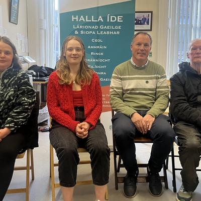 Breandán Ó hAnnaidh, Éamonn Ó Nuanáin, Ava Nic Searraigh agus Aoife Ní Bhraoin Breandán Ó hAnnaidh, Éamonn Ó Nuanáin, Ava Nic Searraigh agus Aoife Ní Bhraoin