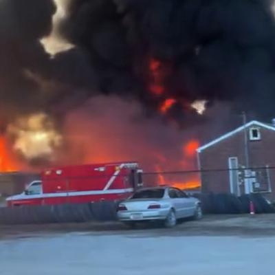 Cargo plane crash sparks deadly fireball in Kentucky