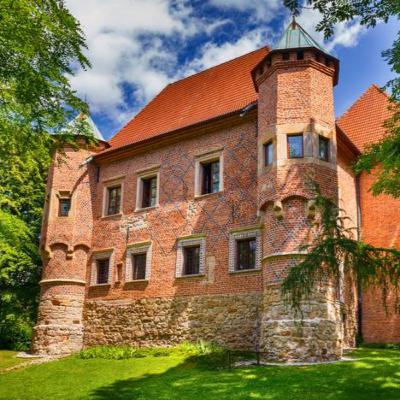 Perły polskiej architektury. Dębno koło Brzeska - późnogotycki zamek rycerski.