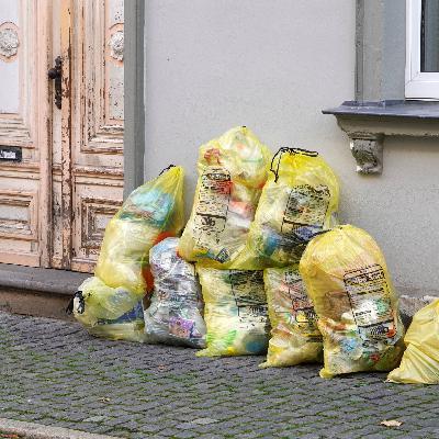 Alexander Clapp – Der Krieg um unseren Müll.  Abgründe eines globalen Milliardengeschäfts