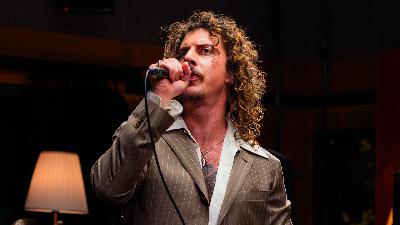 Keli Holiday covers Bruce Springsteen's 'I'm On Fire' for Like A Version