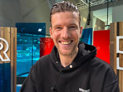 Is het lot van Feyenoord-directeur Te Kloese verbonden aan dat van trainer Van Persie?