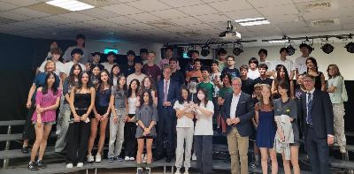 Schüler/innen Spezial: SPD-Bundestagsabgeordnete Michael Müller und Andreas Larem besuchen die Deutsche Schule Taipei Schüler/innen Spezial: SPD-Bundestagsabgeordnete Michael Müller und Andreas Larem besuchen die Deutsche Schule Taipei
