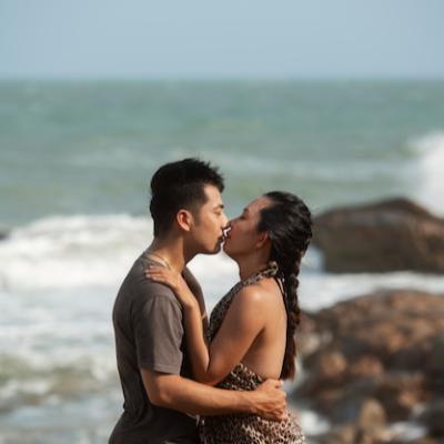 Hyun Woo's AI-Assisted Journey to Love in Seoul