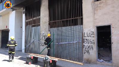 Virginia Herreros cuenta que lleva siete meses sin poder entrar en su casa después de un incendio.