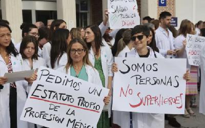 Médicos de La Rioja van a la huelga por sobrecarga laboral y deficiencias en el nuevo Estatuto Marco del personal sanitario Médicos de La Rioja van a la huelga por sobrecarga laboral y deficiencias en el nuevo Estatuto Marco del personal sanitario