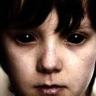 Los niños de los ojos negros