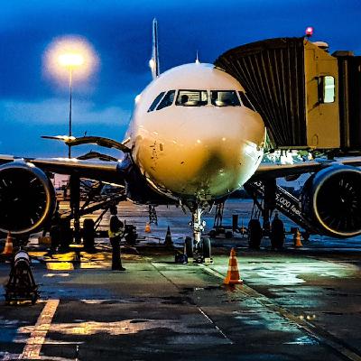 Top Gun und ein Uralter A300