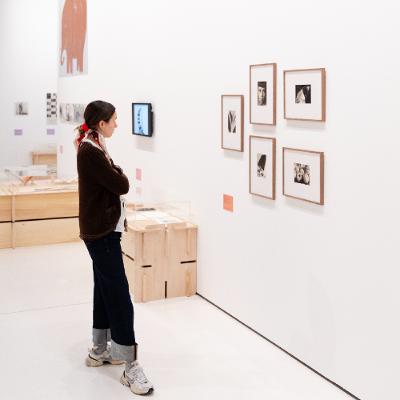 Audiodescription R comme Regarder #1. "The First Picture Book -Everyday Things for Babies"