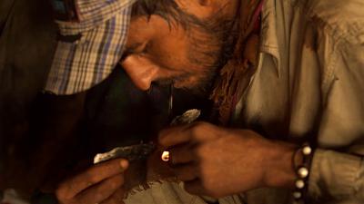 شباب باكستان يغرقون في بحر المخدرات شباب باكستان يغرقون في بحر المخدرات