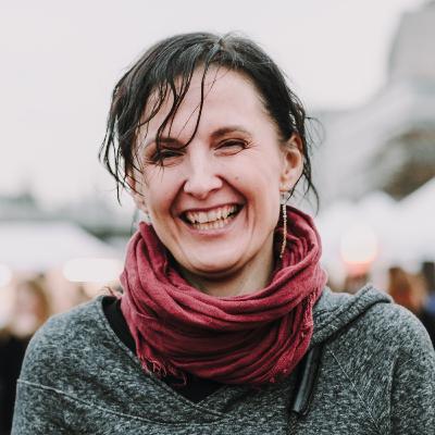 43: Jak může oblečení vydržet „až moc dlouho“? Proč si u střihů Grazia švadleny jen tiše povzdechnou? A jak se z učitelky stane návrhářka pro všemožné postavy?