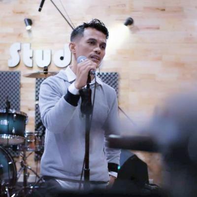 Menulis Lagu Terinspirasi karena Covid - Eduard Mangare Menulis Lagu Terinspirasi karena Covid - Eduard Mangare