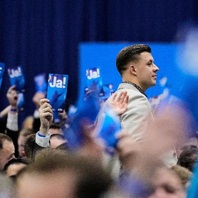 Gefährliche Nähe? - Wie die AfD mit Rechtsextremismus in der Partei umgeht Gefährliche Nähe? - Wie die AfD mit Rechtsextremismus in der Partei umgeht