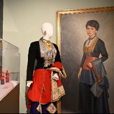 Exposición de trajes regionales navarros en el Museo Muñoz Sola de Arte Moderno de Tudela