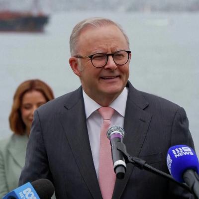 Australian PM & 12-year-old activist welcome social media ban