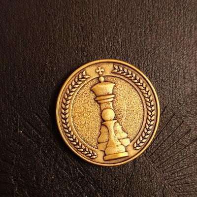 Enkrateia y la verdadera filosofía: del exceso de leyes al arte de vivir con principios