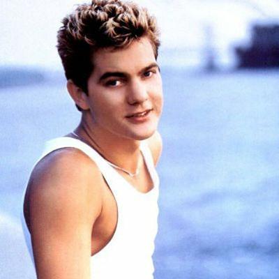 S2 E1 "The Kiss": Speedboat Developments S2 E1 "The Kiss": Speedboat Developments