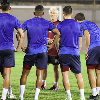 ¿LA PRIMERA CRISIS PARA LA VINOTINTO DE JOSÉ PÉKERMAN O UNA GRAN OPORTUNIDAD? ¿LA PRIMERA CRISIS PARA LA VINOTINTO DE JOSÉ PÉKERMAN O UNA GRAN OPORTUNIDAD?