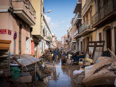 Las historias de la DANA a través de los objetos que se llevó la riada: "El agua arrastró cosas que también son parte de mi vida" Las historias de la DANA a través de los objetos que se llevó la riada: "El agua arrastró cosas que también son parte de mi vida"