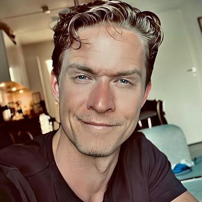 Episode 16. Alexander MacKenzie Omel. Hospitalsvæsenet og medicinstudiet. Ved de hvad sundhed er?