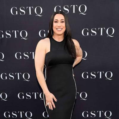 EP 227 - The woman behind the success of Dwayne "The Rock" Johnson