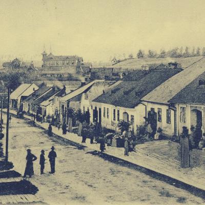 ZASADZKA NA STARUSZKÓW. ZOSTAŁ PO NICH MAŁY DOMEK NA SKRAJU MIASTA