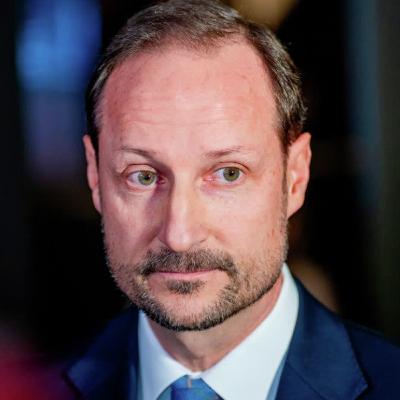 Blir vi holdt for narr av kongefamilien?