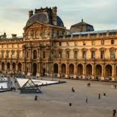 Capítulo 565, Nos adentramos en el Museo del Louvre