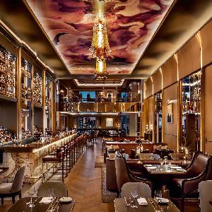 #013: How to pack a toiletry kit, Hot Hotel: St. Regis Toronto and LOUIX LOUIS, Talking Plastic Travel Ban and How to Avoid Overhead Bin Anxiety