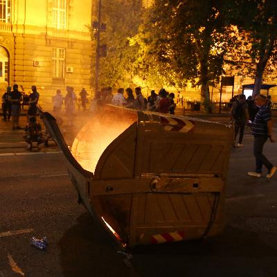 Cinco continentes - Vucic responde con dureza a las protestas en Serbia