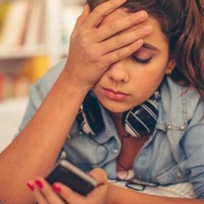 SOCIAL MEDIA ; THE PRESSURE