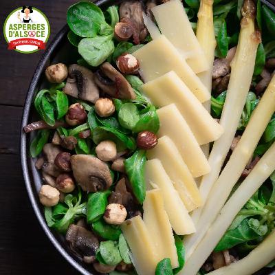 A table avec Leïla Martin - Salade d'asperges, champignons, lardons et Comté