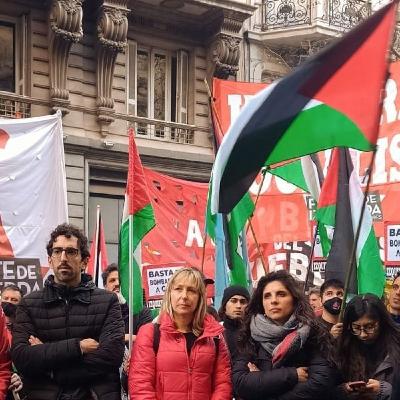 GRITOS DE GUERRA/ LA IZQUIERDA TITERE GRITOS DE GUERRA/ LA IZQUIERDA TITERE