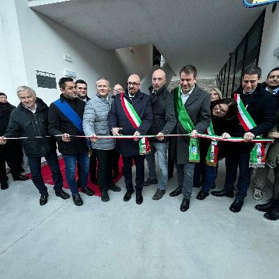 Taglio del nastro per il nuovo municipio: nasce il centro che unisce servizi e persone