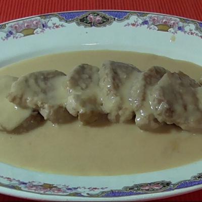 SOLOMILLO DE CERDO EN SALSA DE VINO BLANCO SOLOMILLO DE CERDO EN SALSA DE VINO BLANCO