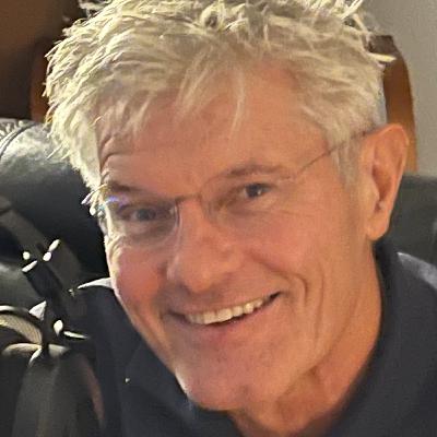 Dr. Nico Bezuur: Tandarts, gepromoveerd  Gnatholoog, mede oprichter tandartsenpraktijk Qyom en mede oprichter Academie voor Meesterschap, lifestyle coach, trainer en auteur.