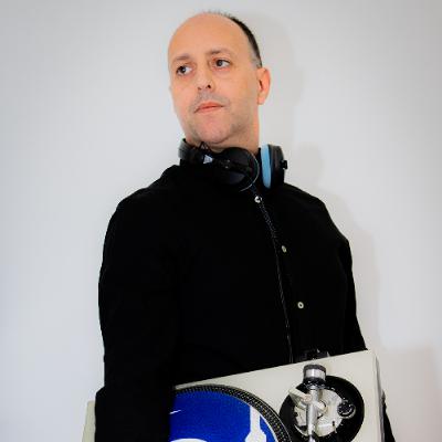 Podcast 586 BeeLiveWorld by DJ Bee 01.08.25 Sergio Benitez Guest DJ