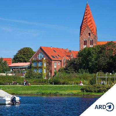 Kirchgang im Sommer - Was Touristen in alten Sakralbauten suchen und erleben