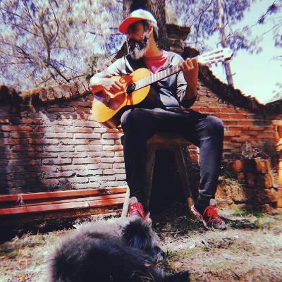 Dejándome llevar con mi Guitarra y Voz