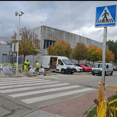 Sergio Neira, edil de Seguridad de San Martín de la Vega, repasa las obras de iluminación de pasos de peatones