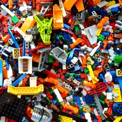 Ep 4: Yawns? Towers? Building Bricks? Ep 4: Yawns? Towers? Building Bricks?